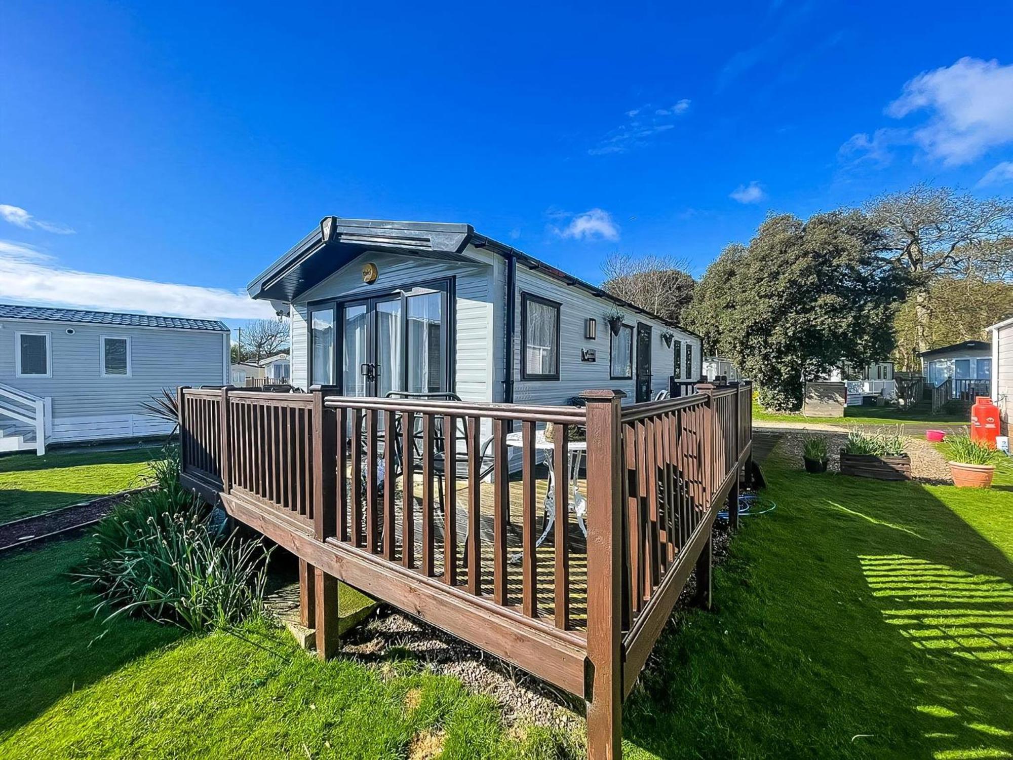 Beautiful Caravan For Hire With A Partial Sea View In Suffolk Ref 32042Az Lowestoft Exterior foto